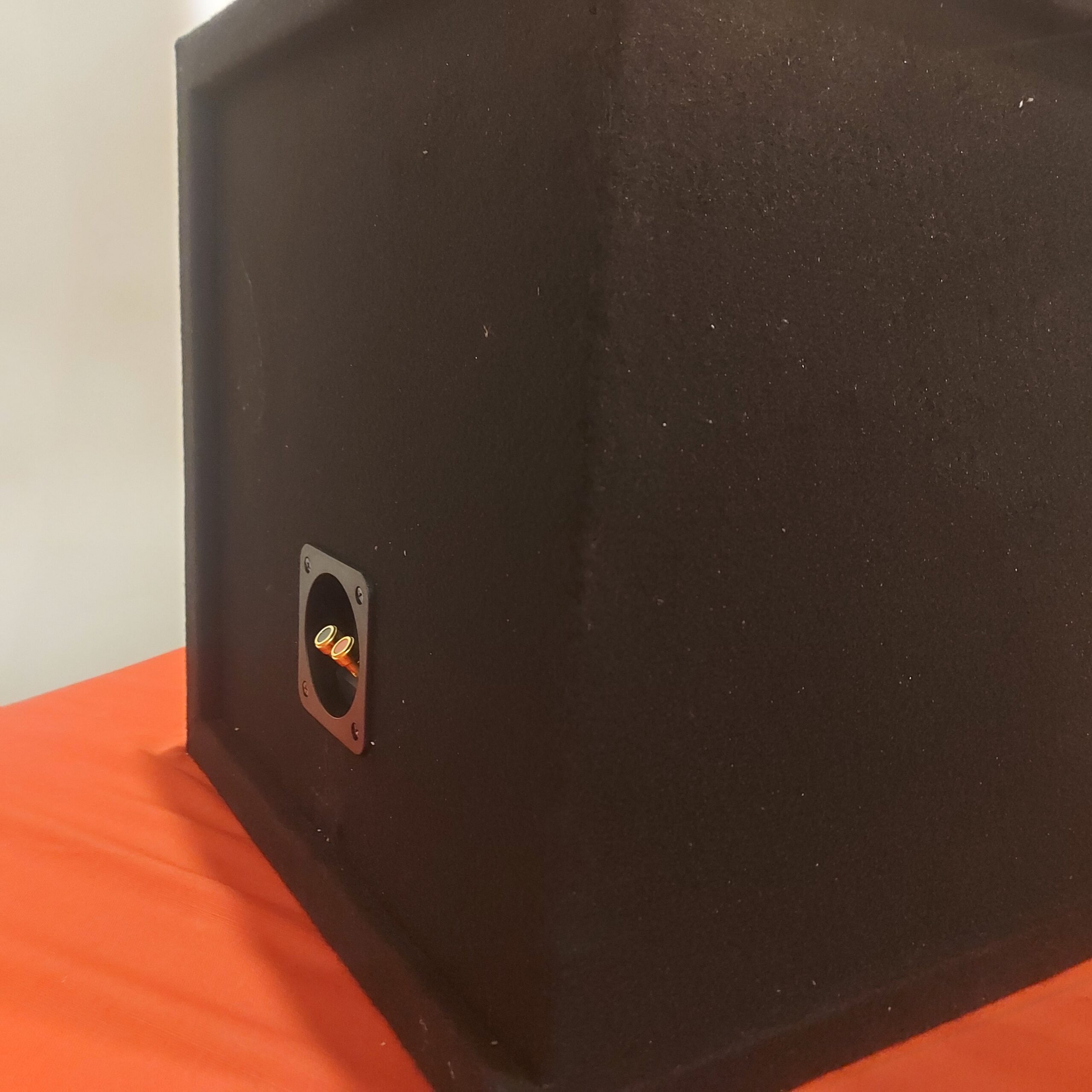 High-Performance 25mm MDF Single 12″ Slot-Port Subwoofer Box – 32Hz Tuned